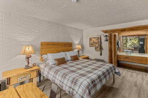 Stonegate Lodge King Bed Pool Fast WIFI 2 mi 2 DTWN Room #306